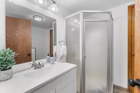 Bath - 711 Teakwood Dr, Redding, CA 96003 photo 1 of 1