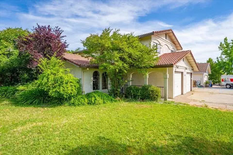 711 Teakwood Dr, Redding, CA 96003