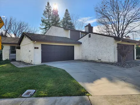 897 Tanglewood Dr, Redding, CA 96003 photo 1