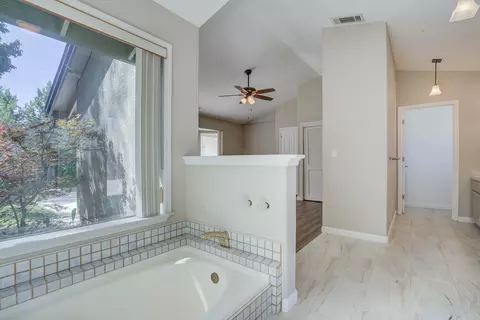 Bath - 1633 Wee Burn Ct, Redding, CA 96003 photo 7 of 7