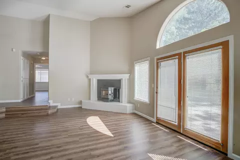 Living - 1633 Wee Burn Ct, Redding, CA 96003 photo 4 of 7