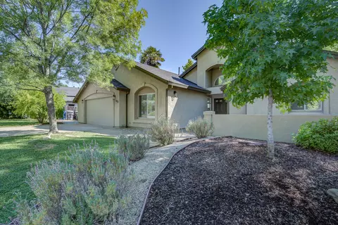 Exterior - 1633 Wee Burn Ct, Redding, CA 96003 photo 2 of 11