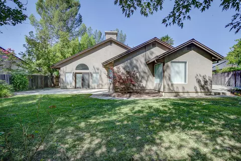 Exterior - 1633 Wee Burn Ct, Redding, CA 96003 photo 4 of 11