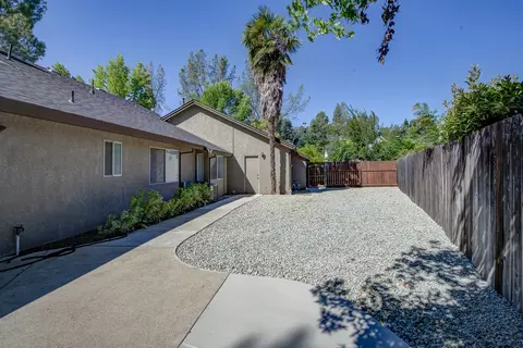 Exterior - 1633 Wee Burn Ct, Redding, CA 96003 photo 9 of 11