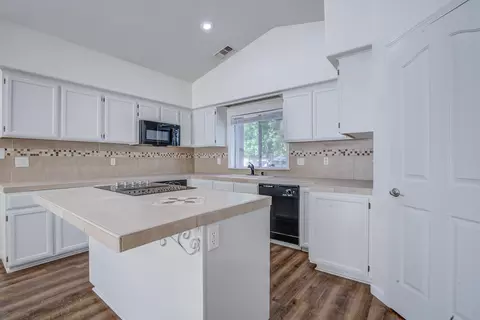 Kitchen - 1633 Wee Burn Ct, Redding, CA 96003 photo 2 of 3