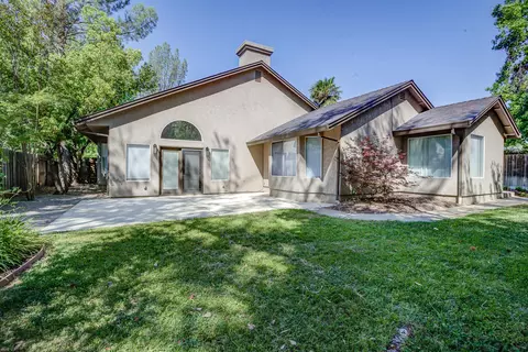 Exterior - 1633 Wee Burn Ct, Redding, CA 96003 photo 3 of 11