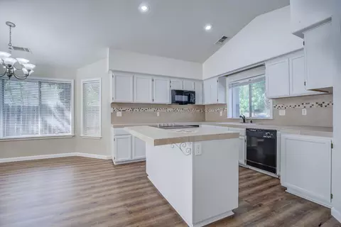 Kitchen - 1633 Wee Burn Ct, Redding, CA 96003 photo 1 of 3