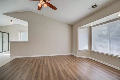 Living - 1633 Wee Burn Ct, Redding, CA 96003 photo 6 of 7