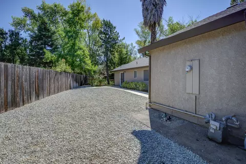 Exterior - 1633 Wee Burn Ct, Redding, CA 96003 photo 10 of 11
