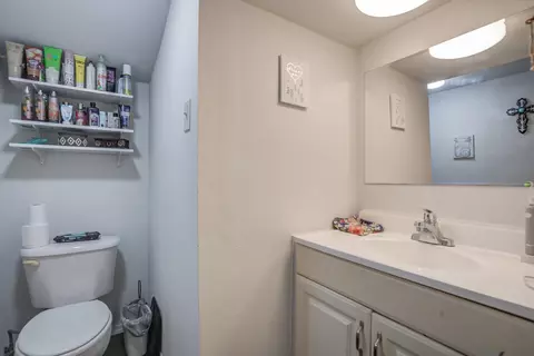 Bath - 421 Lincoln St, Red Bluff, CA 96080 photo 2 of 3