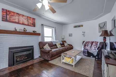 Living - 421 Lincoln St, Red Bluff, CA 96080 photo 2 of 2