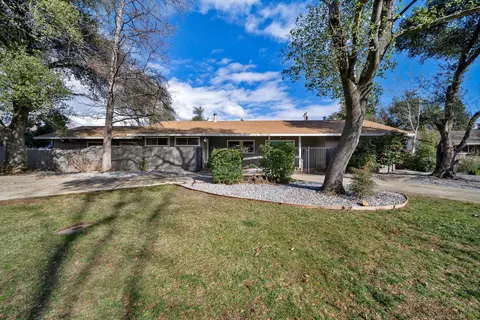 935 Hallmark Dr, Redding, CA 96001