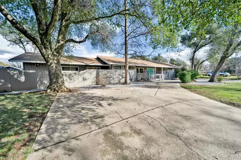 935 Hallmark Dr, Redding, CA 96001 photo 2