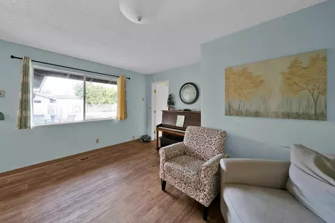 935 Hallmark Dr, Redding, CA 96001 photo 9