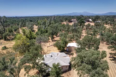 View/Area - 21217 Falling Oaks Rd, Redding, CA 96003 photo 2 of 3