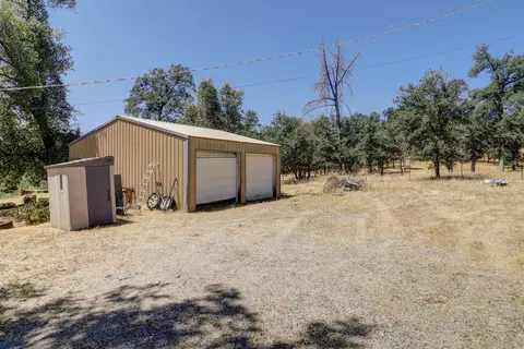 Exterior - 21217 Falling Oaks Rd, Redding, CA 96003 photo 2 of 4