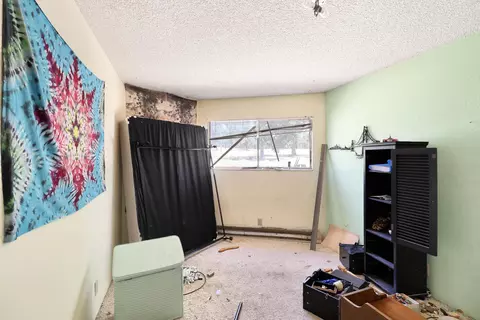 Bedroom - 21217 Falling Oaks Rd, Redding, CA 96003 photo 2 of 4