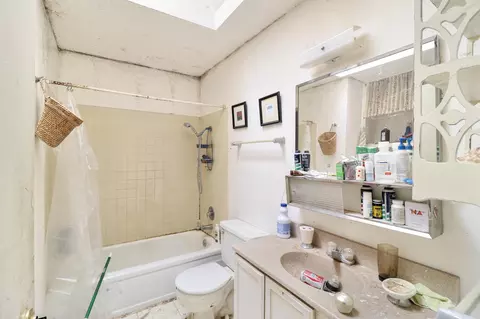 Bath - 21217 Falling Oaks Rd, Redding, CA 96003 photo 1 of 2