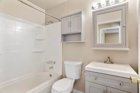 Bath - 1310 Hemlock Ave, Anderson, CA 96007 photo 1 of 2