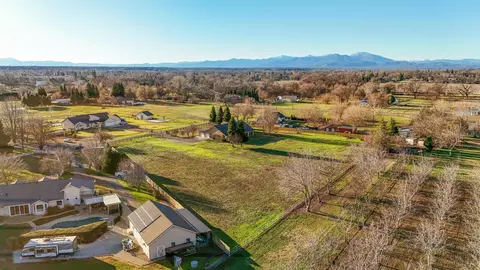 View/Area - 3010 Mateo Ct, Anderson, CA 96007 photo 8 of 10
