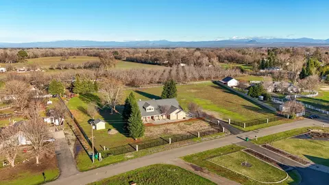 View/Area - 3010 Mateo Ct, Anderson, CA 96007 photo 6 of 10