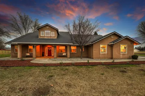 3010 Mateo Ct, Anderson, CA 96007