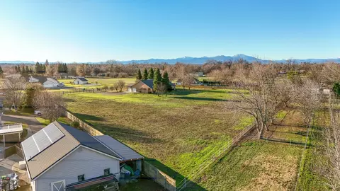 View/Area - 3010 Mateo Ct, Anderson, CA 96007 photo 9 of 10