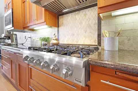 Kitchen - 3010 Mateo Ct, Anderson, CA 96007 photo 3 of 6
