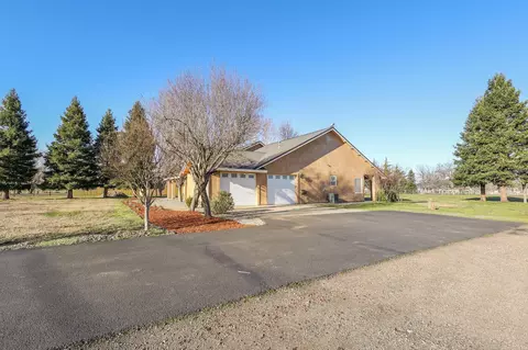 Exterior - 3010 Mateo Ct, Anderson, CA 96007 photo 10 of 13