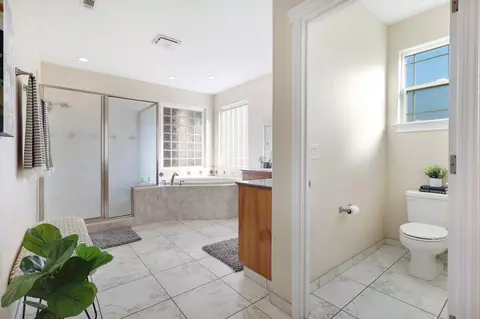 Bath - 3010 Mateo Ct, Anderson, CA 96007 photo 1 of 7