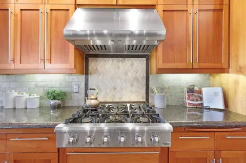 Kitchen - 3010 Mateo Ct, Anderson, CA 96007 photo 5 of 6