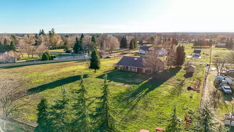View/Area - 3010 Mateo Ct, Anderson, CA 96007 photo 7 of 10