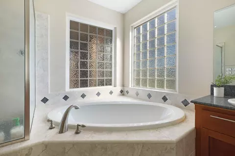 Bath - 3010 Mateo Ct, Anderson, CA 96007 photo 6 of 7