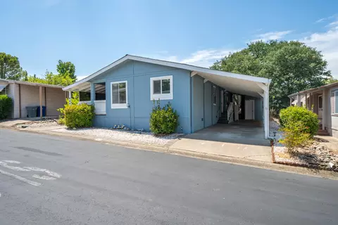 444 Logwood Dr Sp #215, Redding, CA 96003