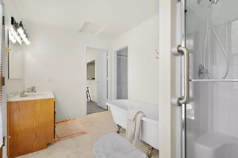 Bath - 3639 E Keswick Dam Rd, Redding, CA 96003 photo 1 of 1