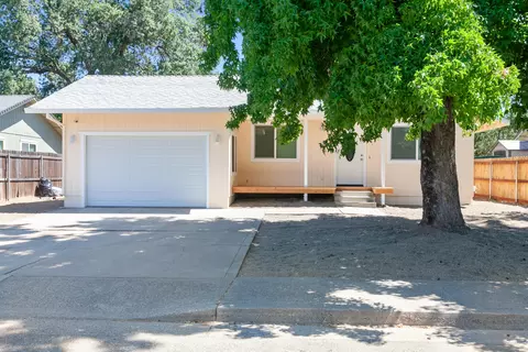 2445 Toyon St, Anderson, CA 96007