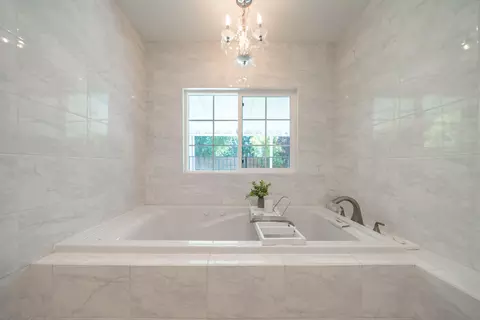 Bath - 4891 Alta Saga Dr, Redding, CA 96002 photo 5 of 5