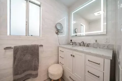 Bath - 4891 Alta Saga Dr, Redding, CA 96002 photo 3 of 5