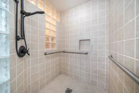 Bath - 4891 Alta Saga Dr, Redding, CA 96002 photo 2 of 5