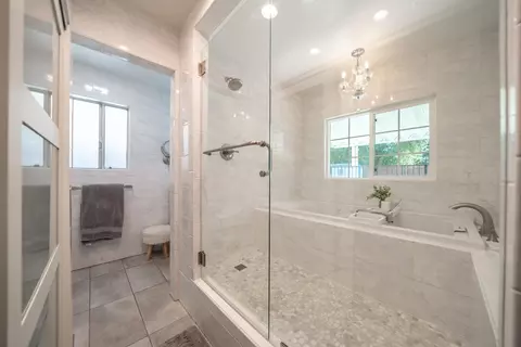 Bath - 4891 Alta Saga Dr, Redding, CA 96002 photo 4 of 5