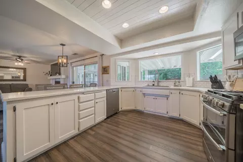 Kitchen - 4891 Alta Saga Dr, Redding, CA 96002 photo 2 of 4