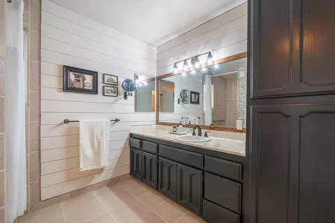 Bath - 4891 Alta Saga Dr, Redding, CA 96002 photo 1 of 5