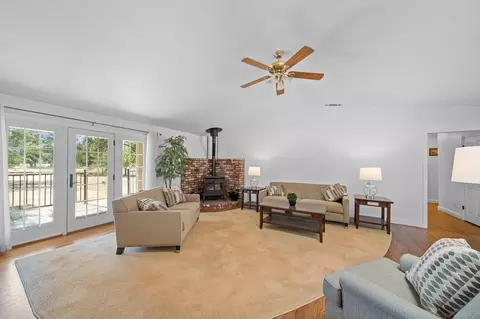 9878 Logan Rd, Redding, CA 96003 photo 3