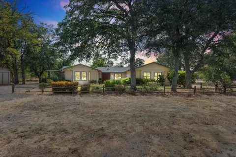 9878 Logan Rd, Redding, CA 96003