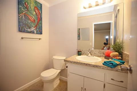 Bath - 2855 Red Bud Ln, Anderson, CA 96007 photo 2 of 2