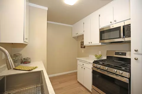 Kitchen - 2855 Red Bud Ln, Anderson, CA 96007 photo 2 of 2