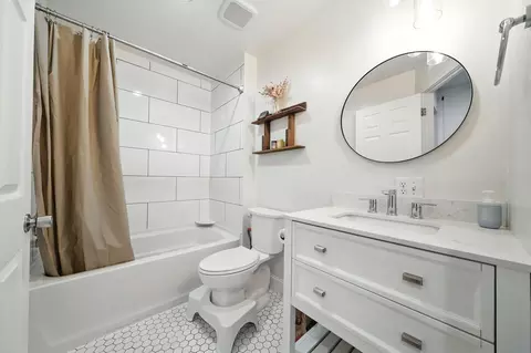 Bath - 1448 Carter Way, Redding, CA 96002 photo 3 of 5