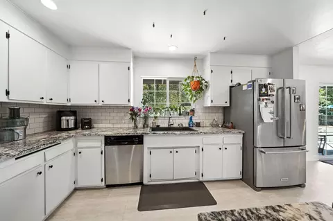 Kitchen - 1448 Carter Way, Redding, CA 96002 photo 2 of 9