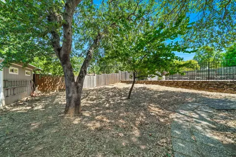 Exterior - 1448 Carter Way, Redding, CA 96002 photo 13 of 17