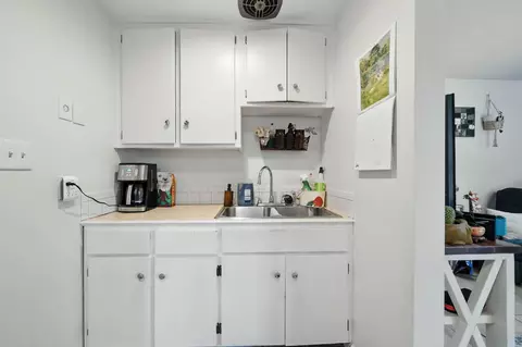 Kitchen - 1448 Carter Way, Redding, CA 96002 photo 8 of 9